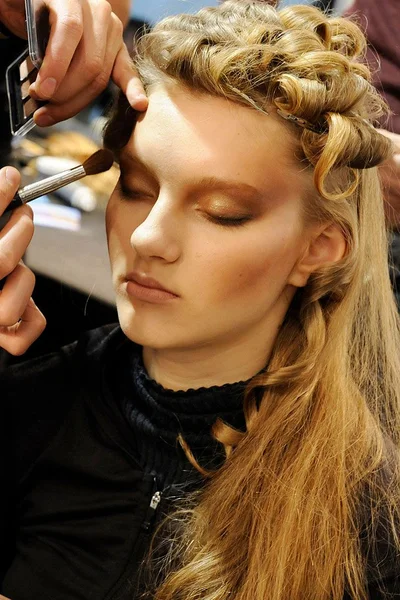 Look 16